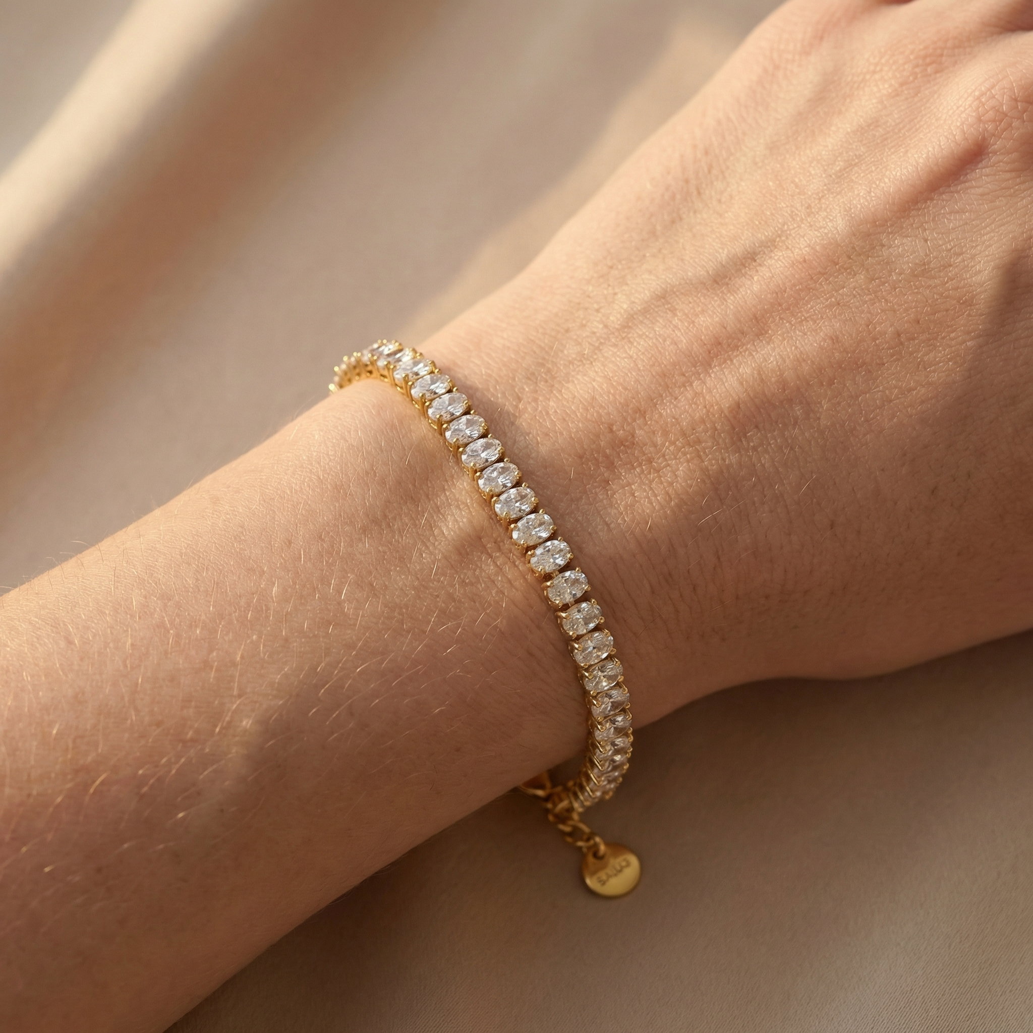 Erina – Elegantes Armband aus Naturstein und Stahl