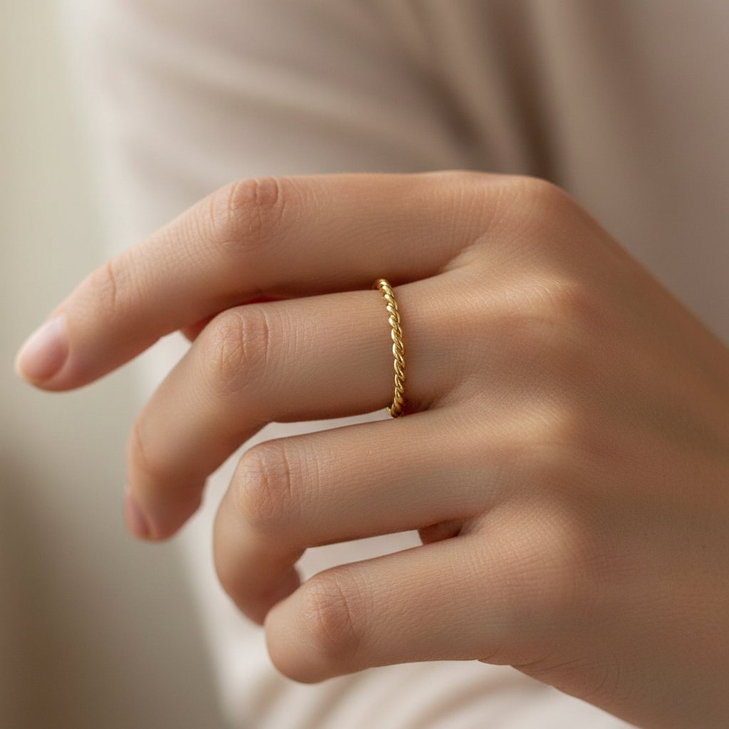 Rina – Gedrehter Ring aus Titanstahl