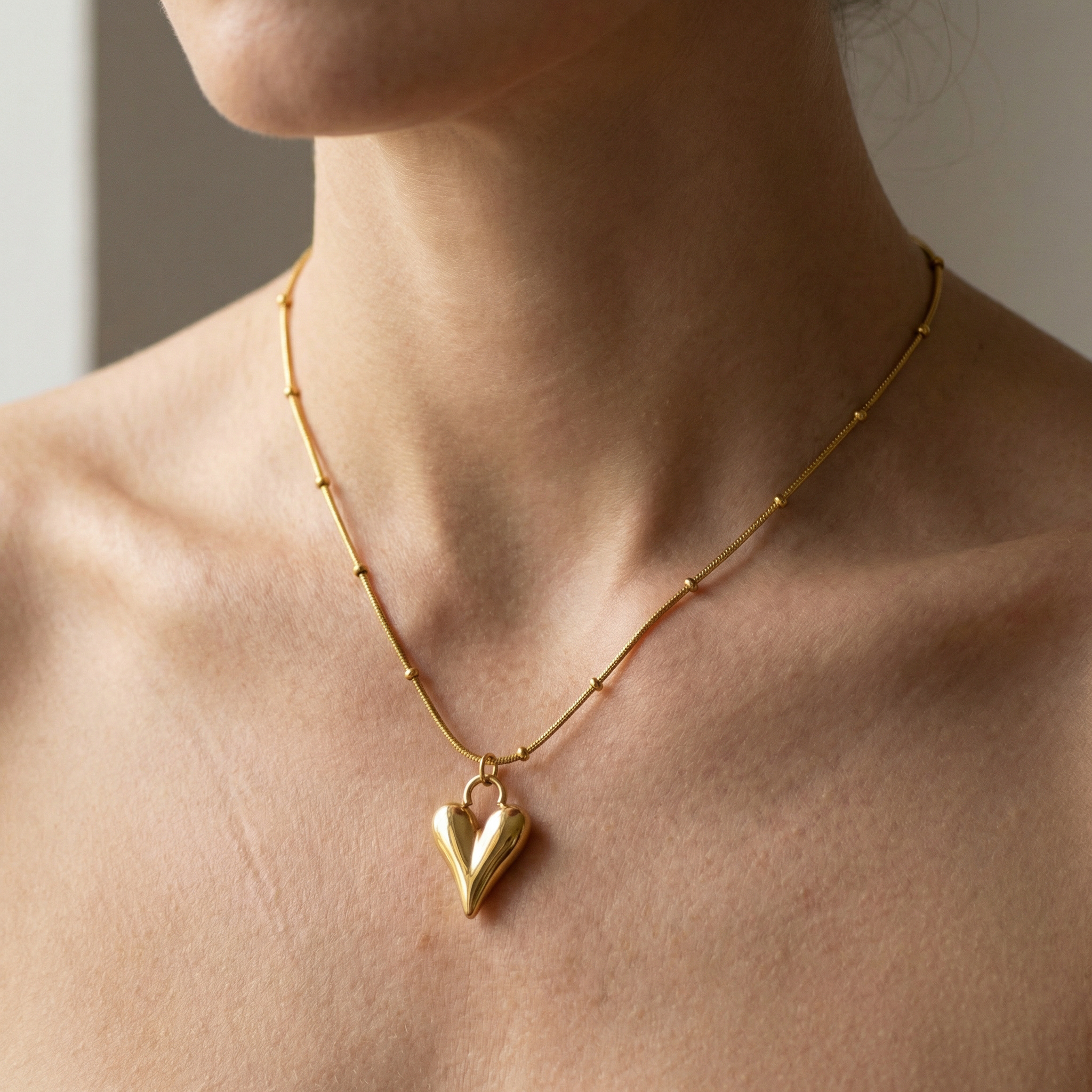 Eloise – Minimalistische Halskette Stil Cold Chic