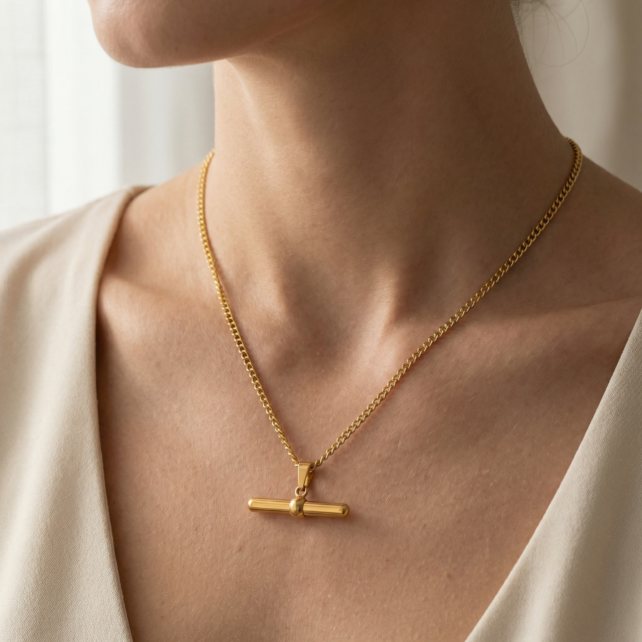 Lella – Elegantes T-Bar Knot-Halsband aus Gold