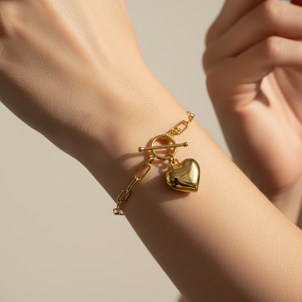 Amora – Armband mit goldenem Herzverschluss