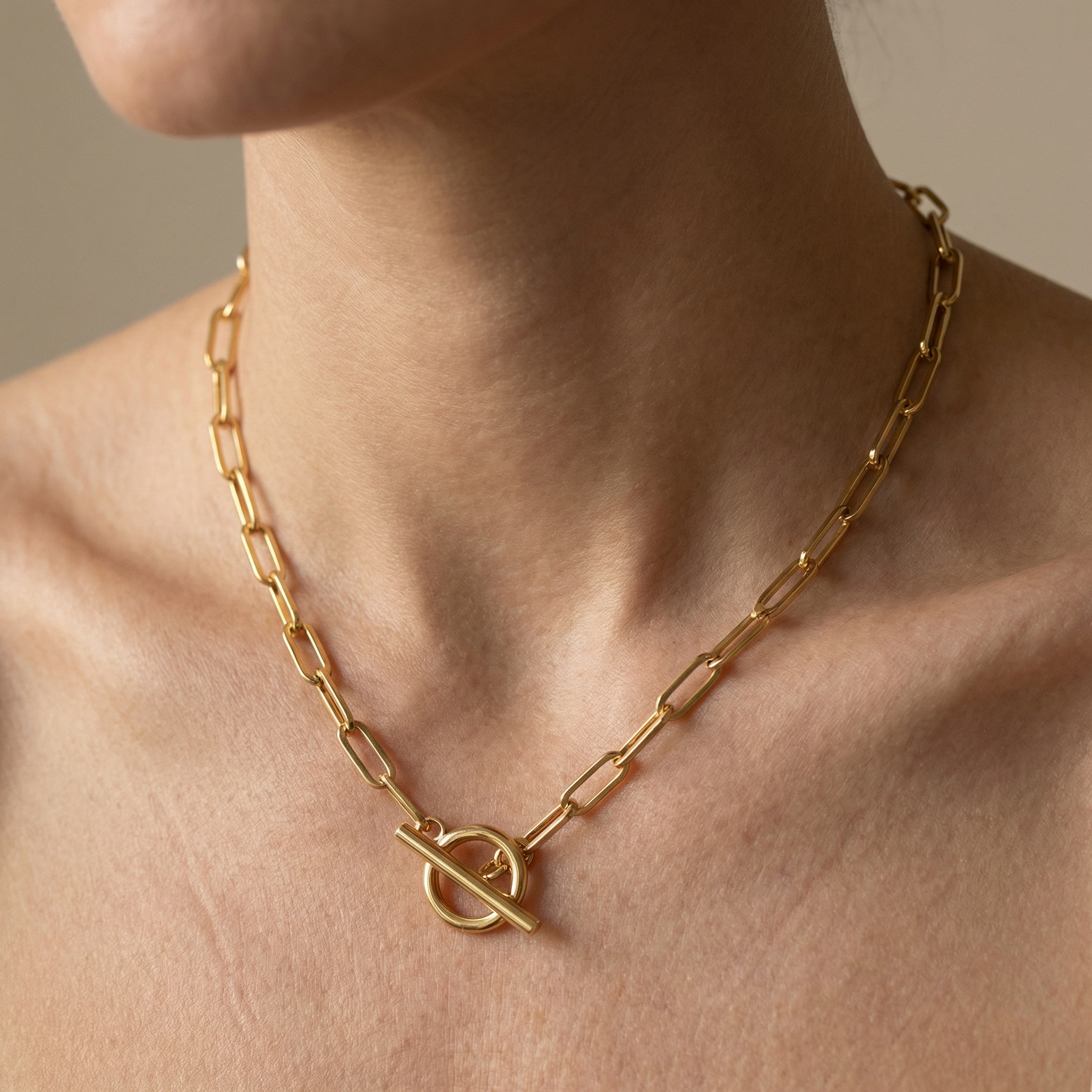 Ellie – T-Bar-Halsband mit linearen Verbindungen aus Gold