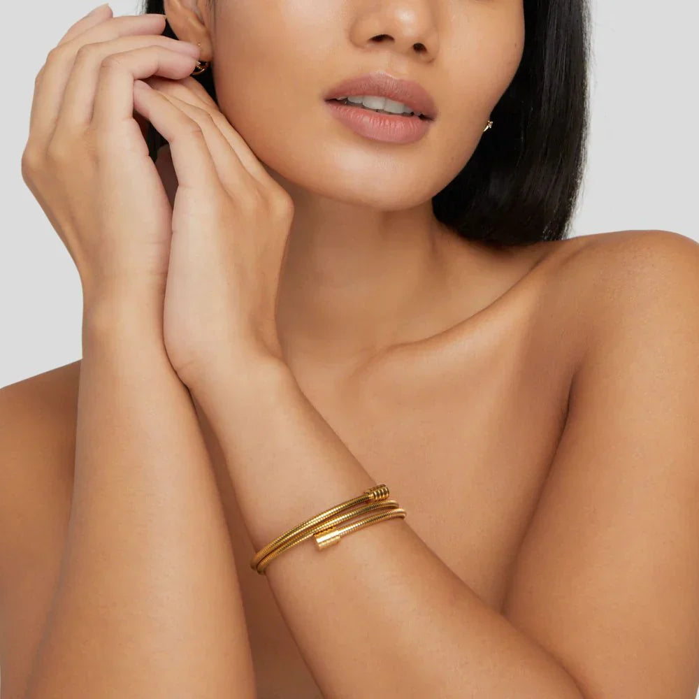 Ariane – Collier Serpent Multi-lagen mit Knochen-Details