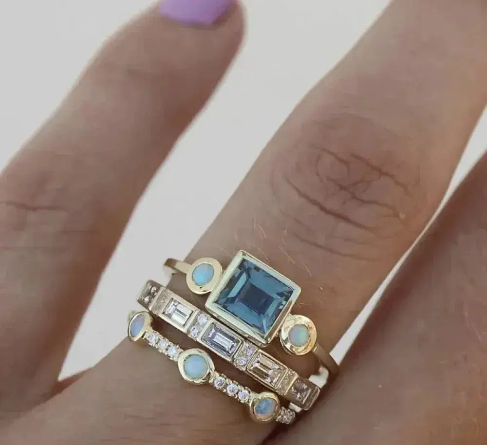 Lina – Vintage-Ring mit blauem Kristall