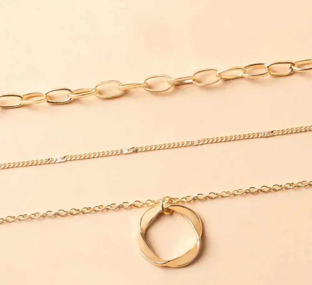 Michelle – Vintage Halskette mit goldfarbenen Ketten in Lagen und Anhänger
