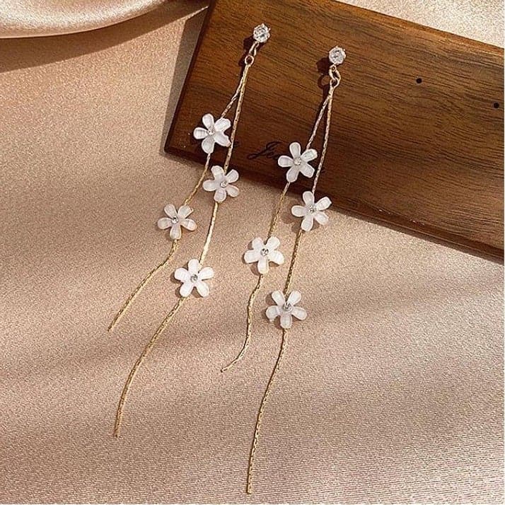Weiße Blumen Goldene Fäden Ohrringe