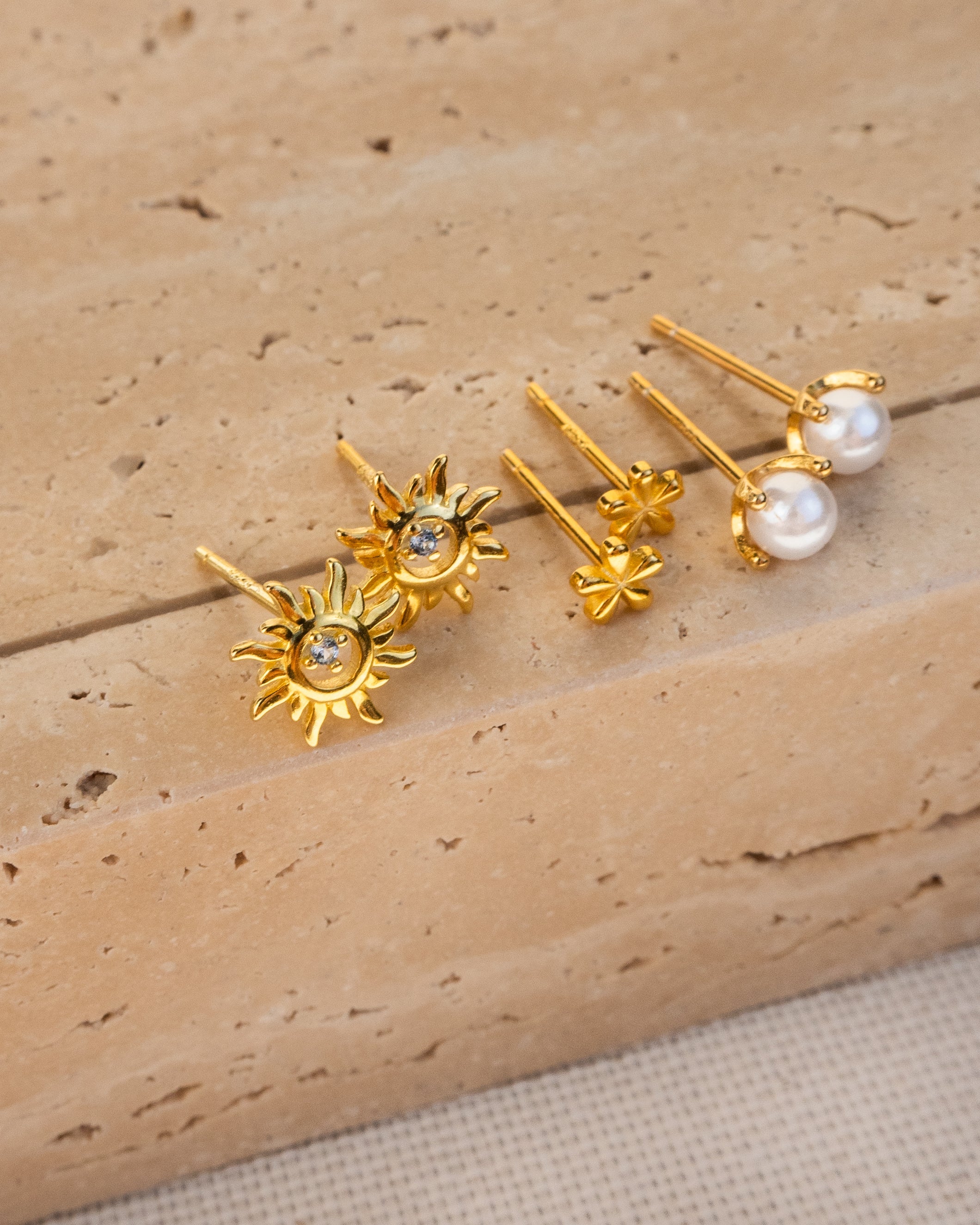 Jessi - Goldene Perlenohrstecker